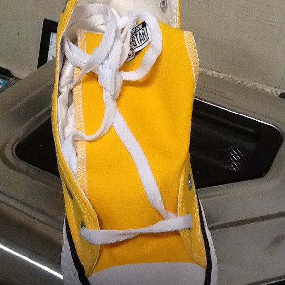 Shoes  Ladies size 7.5 & 9 Men’s 6 & 7.5 ( ONLY ) - Picture 2 of 2